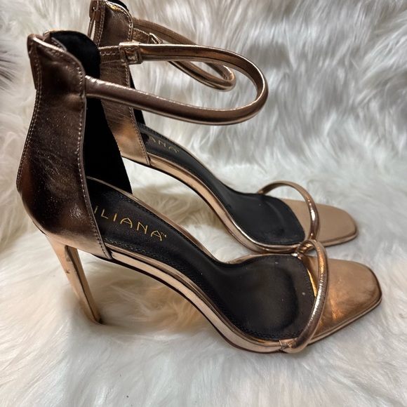 Liliana Gold and Black Heels with Distressed Metallic Finish - Picture 4 of 8